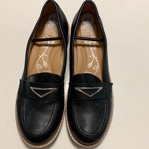 Ladies loafer shoes NWOT